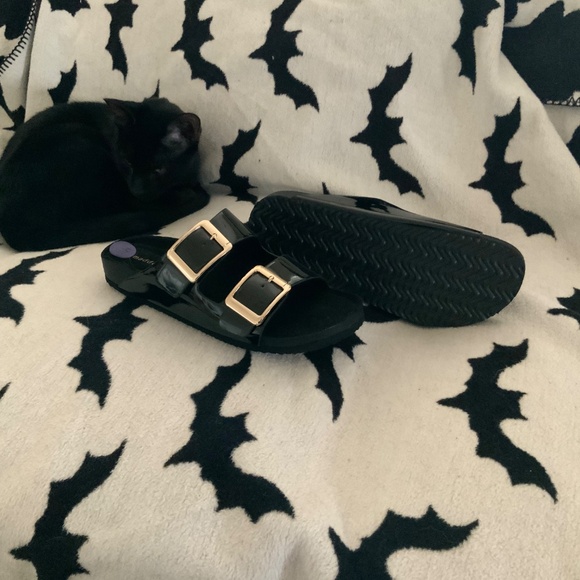 Brand new Madden girl black patent slip on sandals - Picture 4 of 5